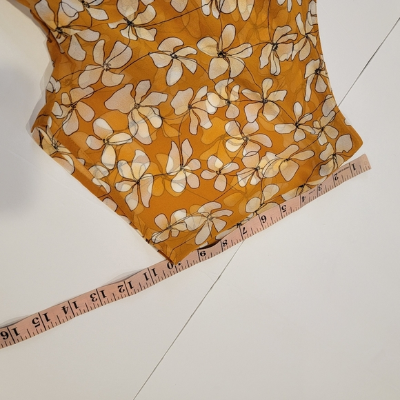 CAbi Thrive Blouse #3598 Butterscotch Yellow Floral Size Small - Picture 9 of 15